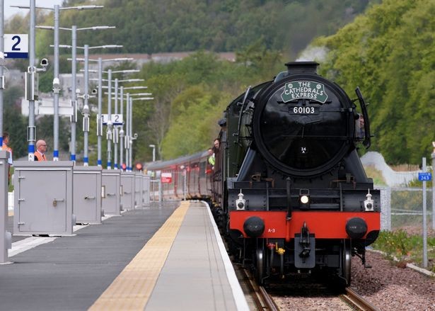 Y Flying Scotsman yn dychwelyd i Gymru yn 2017