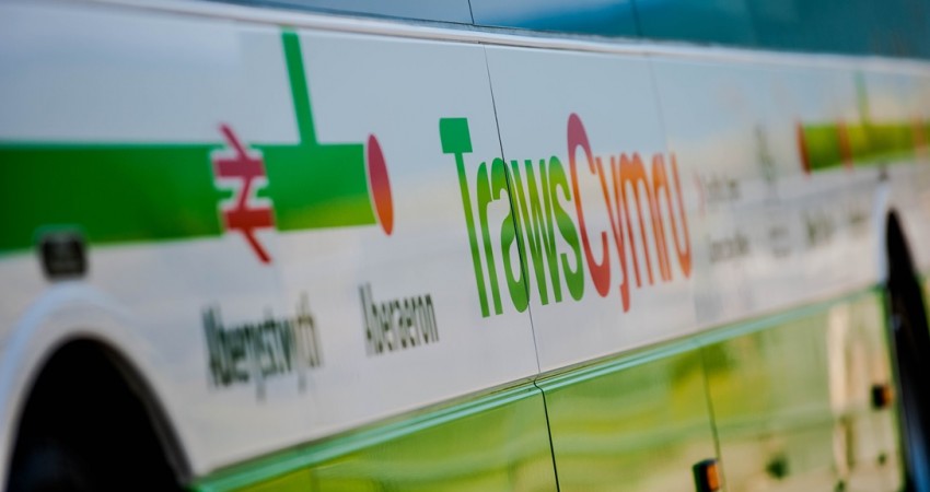 Rhai newidiadau lleol i’r cynllun sy’n caniatáu i bobl deithio am ddim ar wasanaethau TrawsCymru ar benwythnosau. Rhai newidiadau lleol i’r cynllun sy’n caniatáu i bobl deithio am ddim ar wasanaethau TrawsCymru ar benwythnosau.