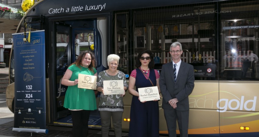 Stagecoach yn Ne Cymru yn clodfori arwyr lleol yn Nhorfaen