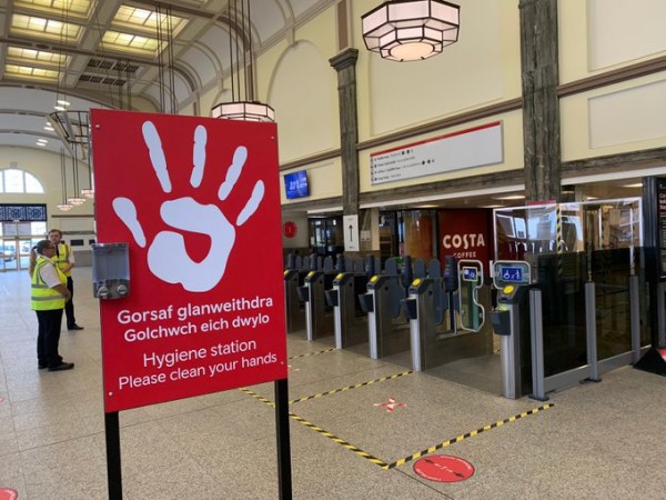  Ymgyrch 'Teithio Mwy Diogel' Trafnidiaeth Cymru