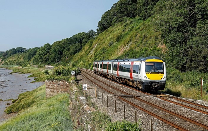 Trafnidiaeth Cymru yn cyhoeddi cyngor teithio oherwydd tywydd eithafol