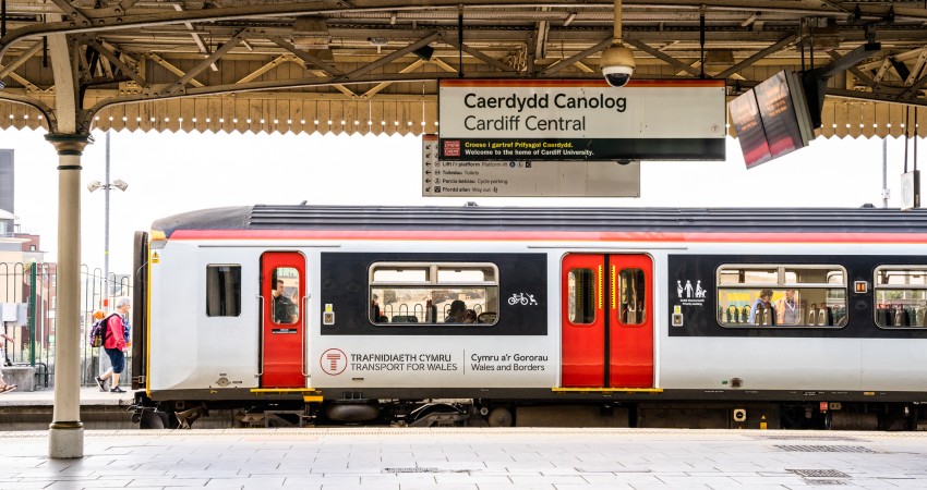 Cyswllt integredig newydd i Faes Awyr Rhyngwladol Caerdydd