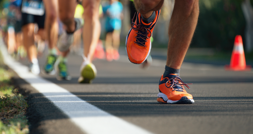 Cau ffyrdd a chyngor teithio ar gyfer digwyddiad 10k Caerdydd, Ddydd Sul 3 Medi